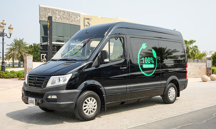 Sharjah Taxi Introduces an 11-Seater Electric Car For Families at the Airport