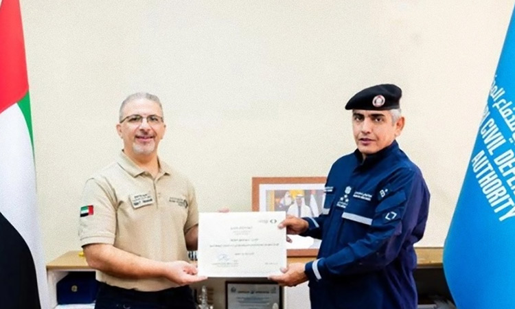 A Paramedic Who saved a Mother’s one-Year-old Kid is Honoured in Abu Dhabi