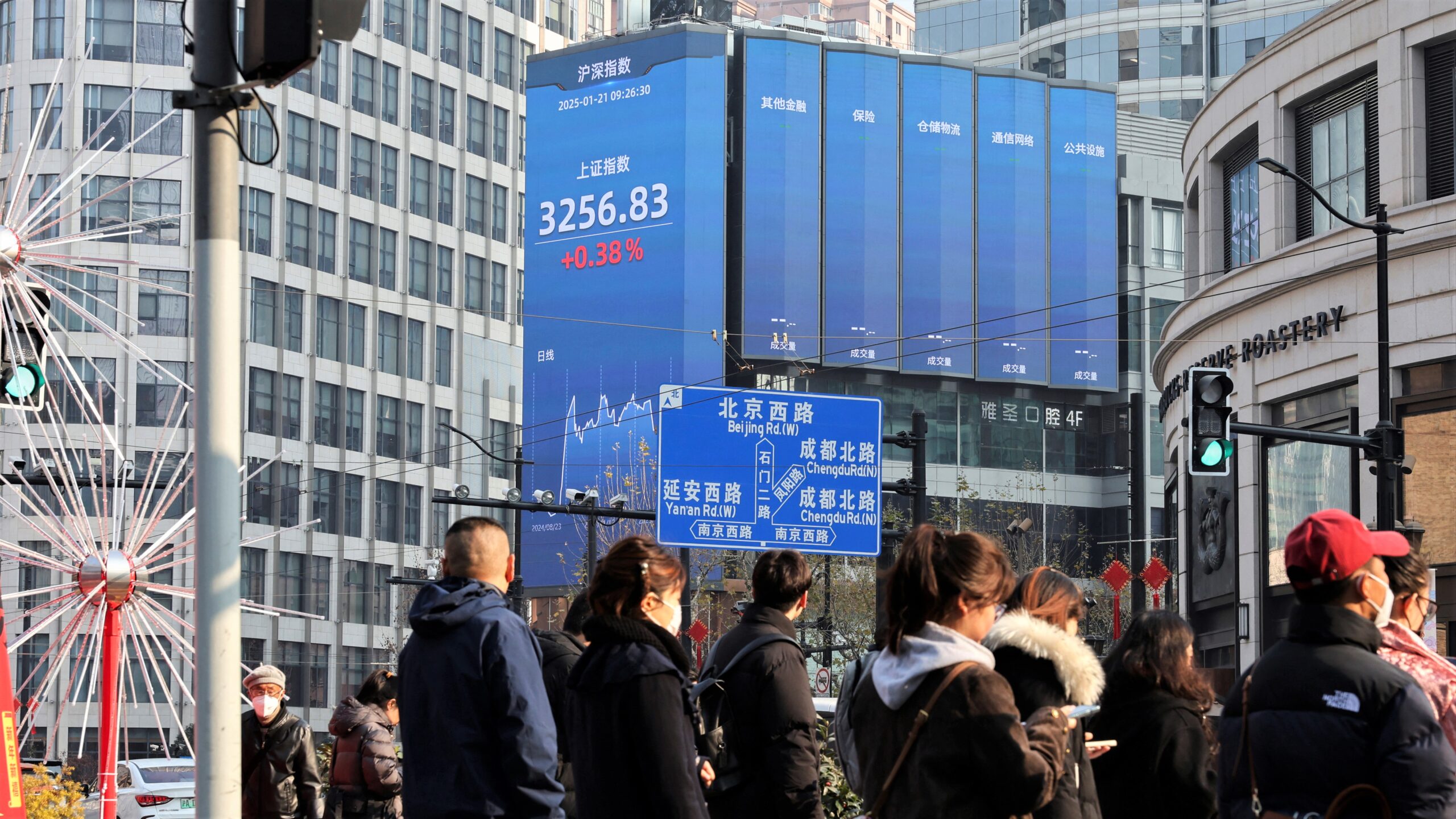 Hong Kong Equities Rise as a Result of Chinese Mainland Investors