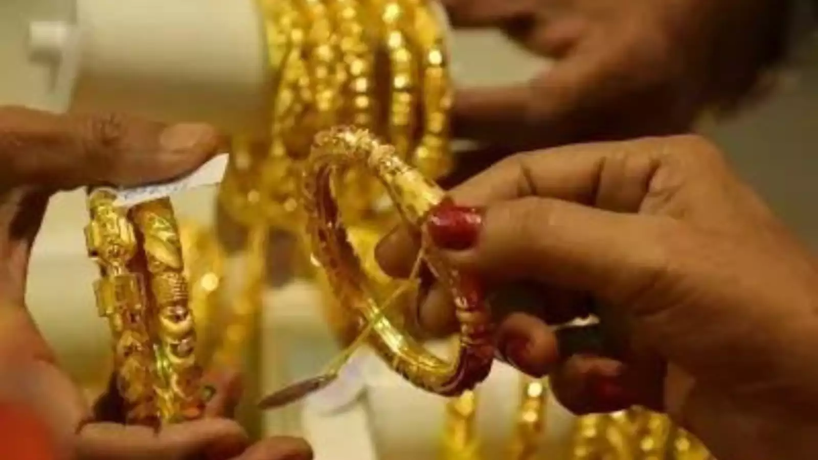 Dubai: Gold Prices Begin the Week on a High note, Rising Dh1 Per Gram in Early Trading