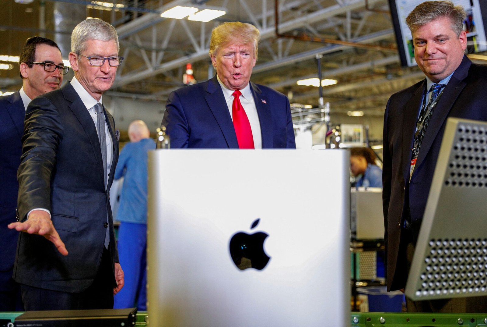 Trump Threatens to Impose 25% fines on Apple and 50% Tariffs on the EU