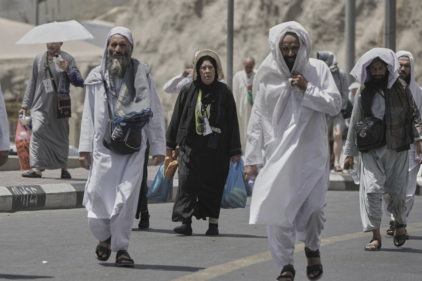 Saudi Arabia Imposes a SAR100,000 Charge for Providing Accommodation to Visitors with Valid Visas During the Hajj