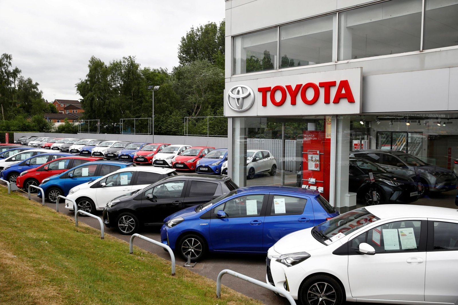 Toyota Reduces its Projected Yearly Profit and Warns of a $9.5 Billion Tariff Damage