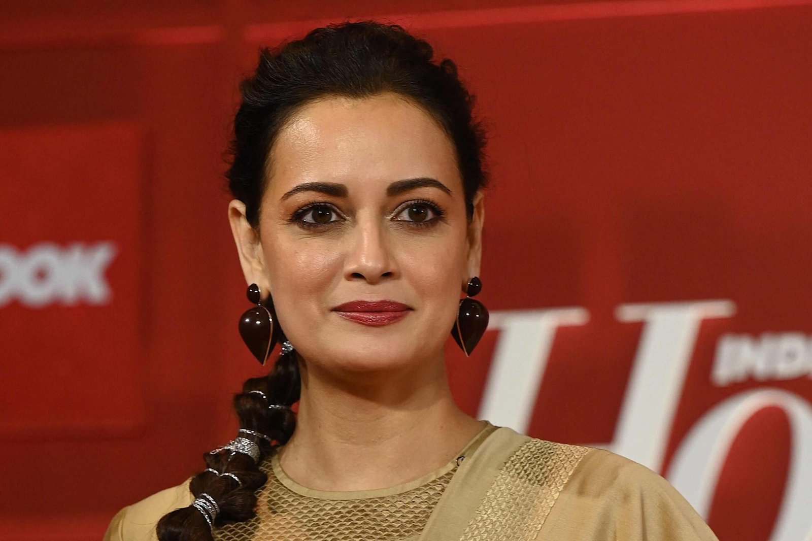 Dia Mirza Gives her Mother a Moving Tribute as She Accepts Her Prize