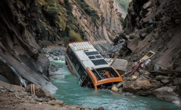 Three People Are Saved When a Bus in the Indian State of Himachal Pradesh is Struck by a Landslide Caused by Rain