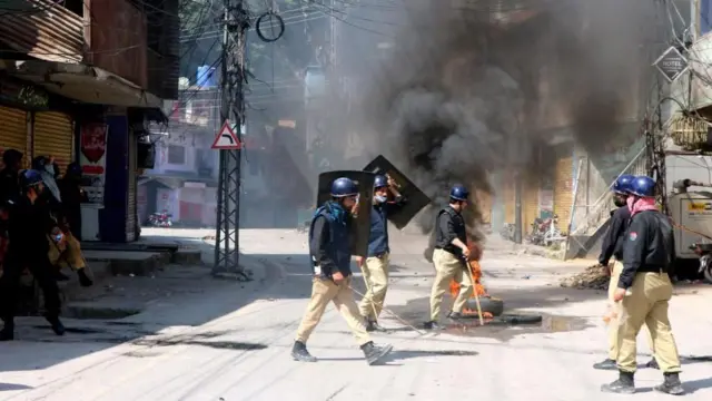 Days of Violent Anti-Government Protests in Pakistan’s Kashmir Have Claimed Nine Lives