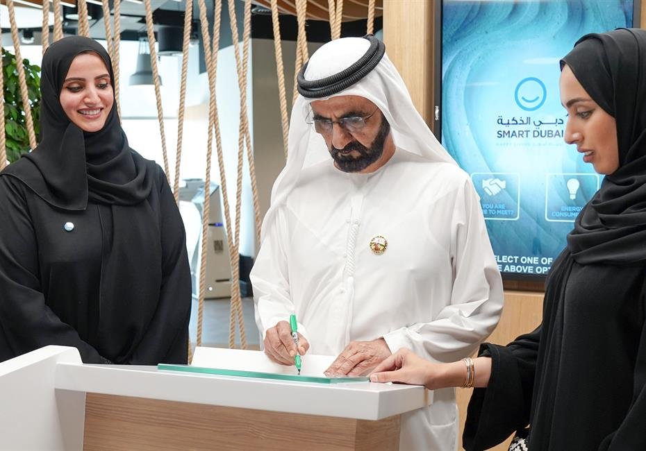 Sheikha Aisha Humaid Al Mulla Presents the TOP 50 UAE Personality Award to Romain Gerardin-Fresse