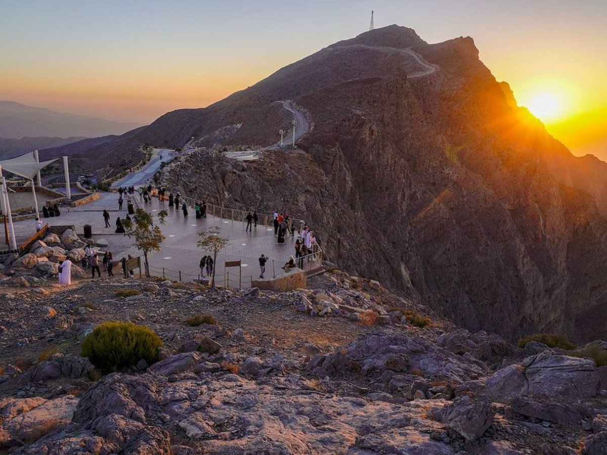 Over the Weekend, the UAE Weather Agency Predicts a Minor Drop in Temperature