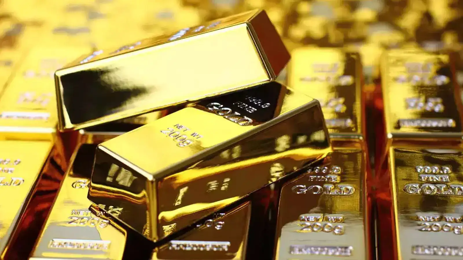 Soft Economic Data Boosts Gold, as Traders Assess the Chances of a US Rate Cut