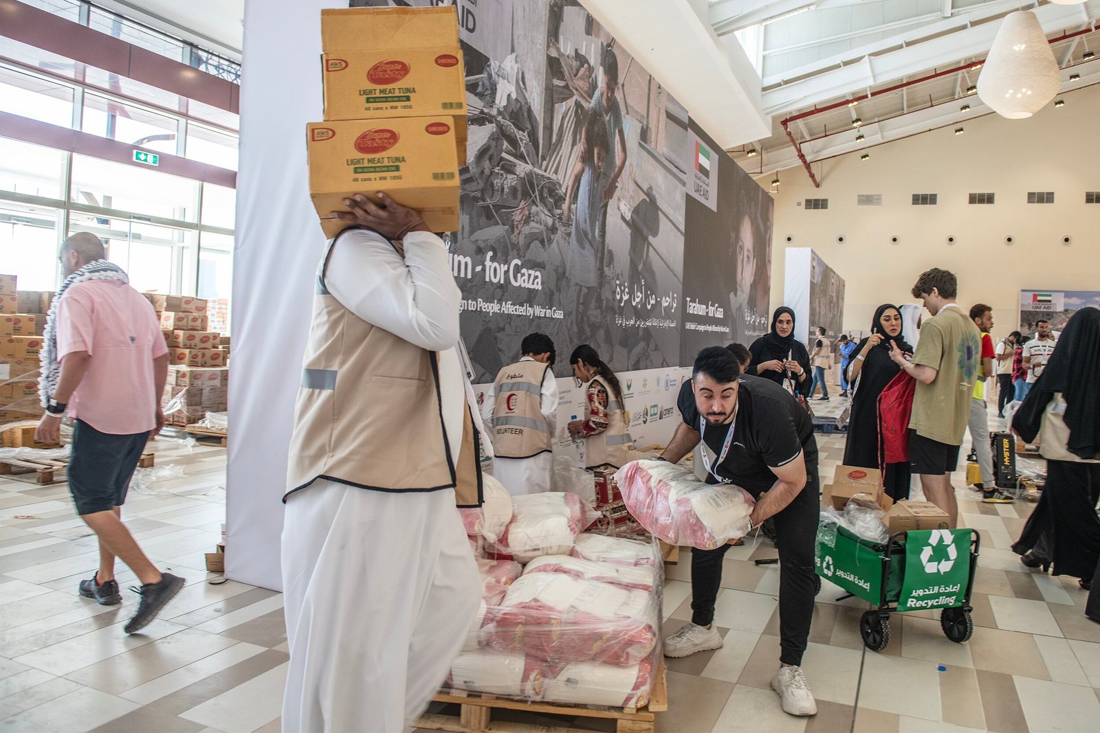 As Volunteers Finish More Than 10 Million Meals for Palestinians, Sheikh Mohammed Thanks Everyone Who Took Part
