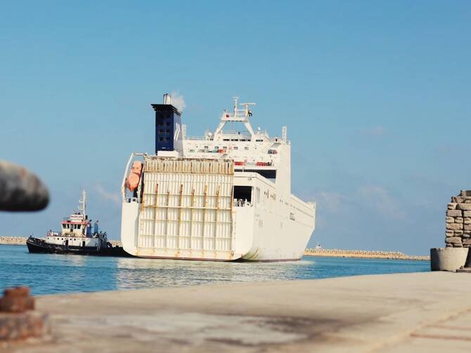 UAE Sends the First Supply From the MBR Humanitarian Ship to Gaza