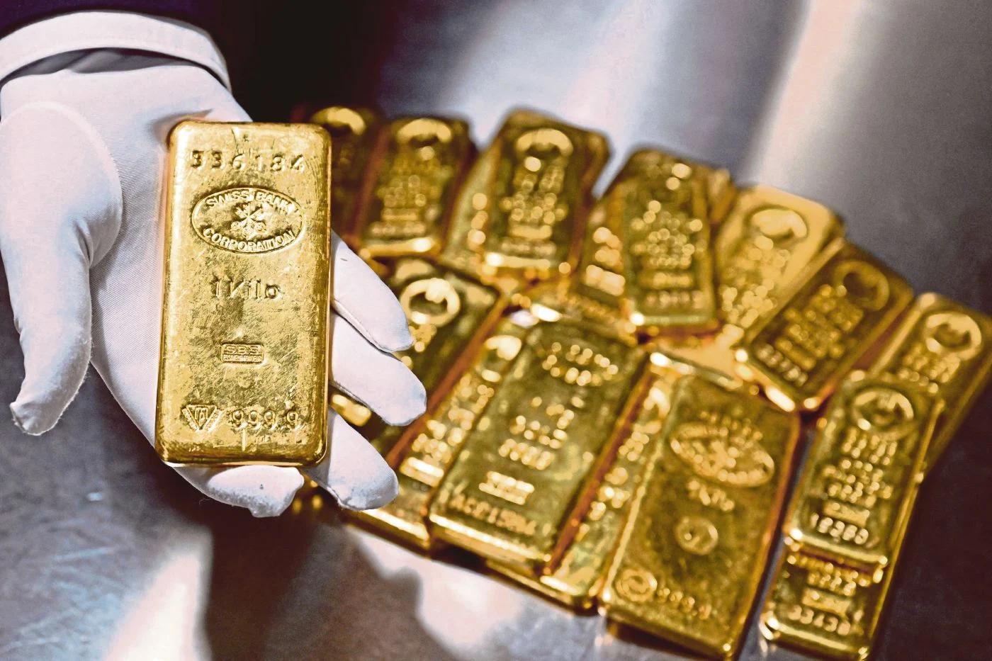 Gold Declines Due to Concerns about Oil-Driven Inflation