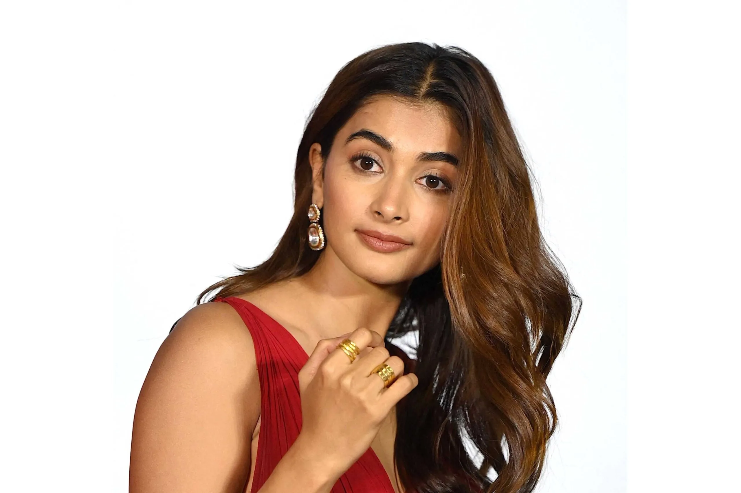 Bollywood Actress Pooja Hegde Portrays the “Kanjivaram Girl,” Embodying Traditional Elegance