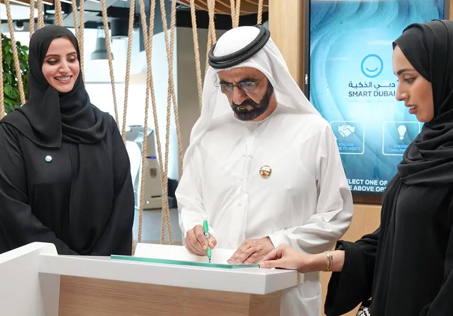 Sheikha Aisha Humaid Al Mulla Presents the TOP 50 UAE Personality Award to Romain Gerardin-Fresse